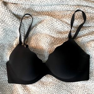 Black Scalloped Bra 32D